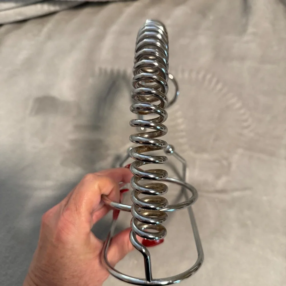 Modern Spiral Metal Wine Bottle Holder Pourer Rack Stand Chrome Tabletop Display